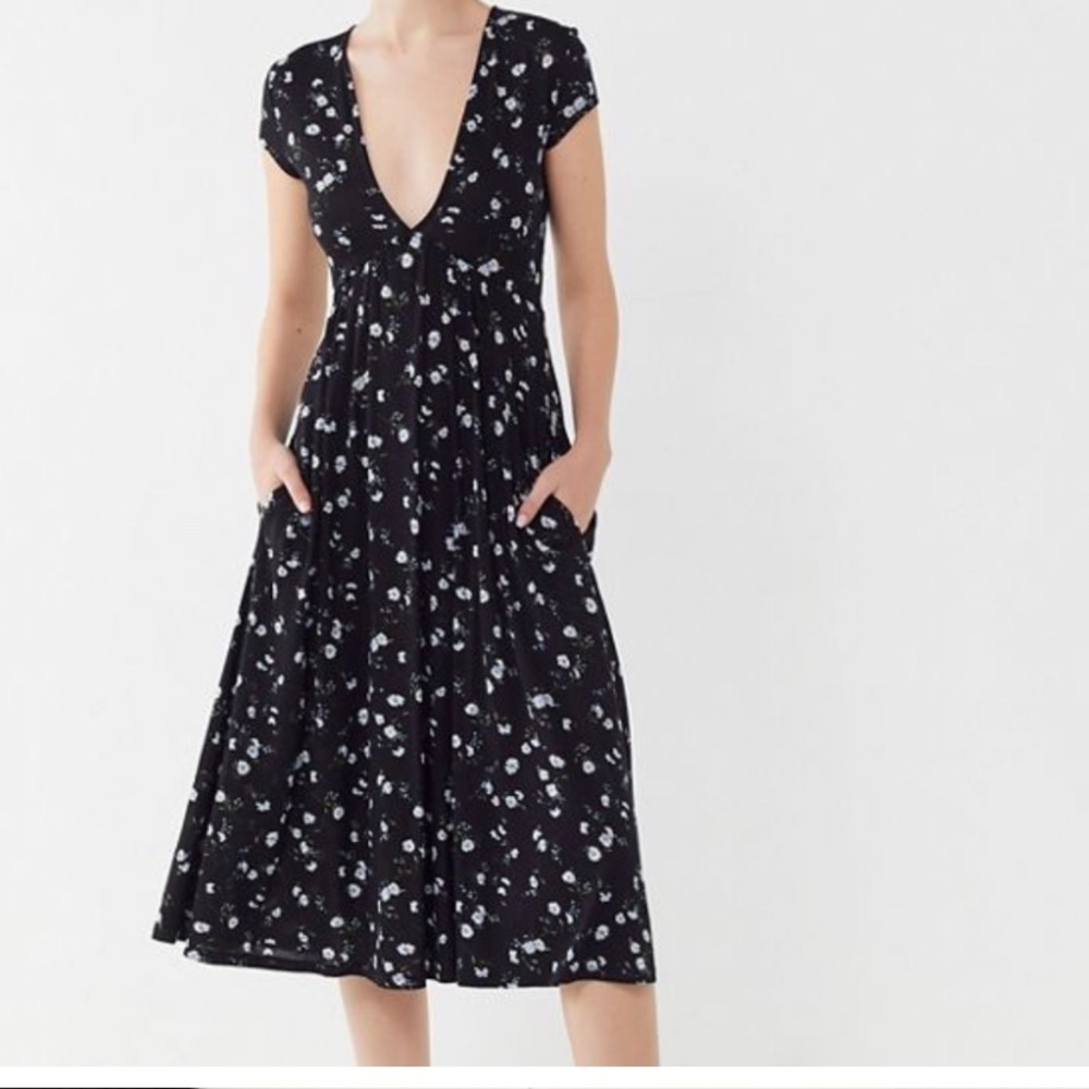 URBAN OUTFITTERS | deep v floral midi dress